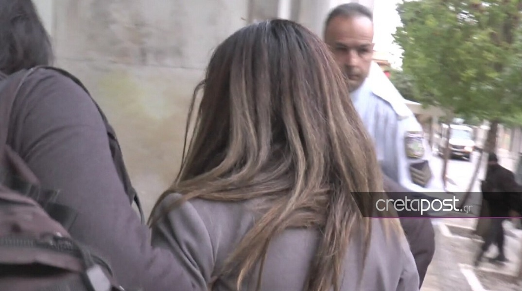 Προφυλακιστέα η 38χρονη για την επίθεση με καυστικό υγρό