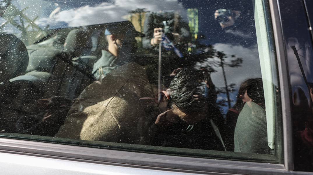 Οι συλληφθέντες που κατηγορούνται για τον βιασμό της 12χρονης από τον Κολωνό