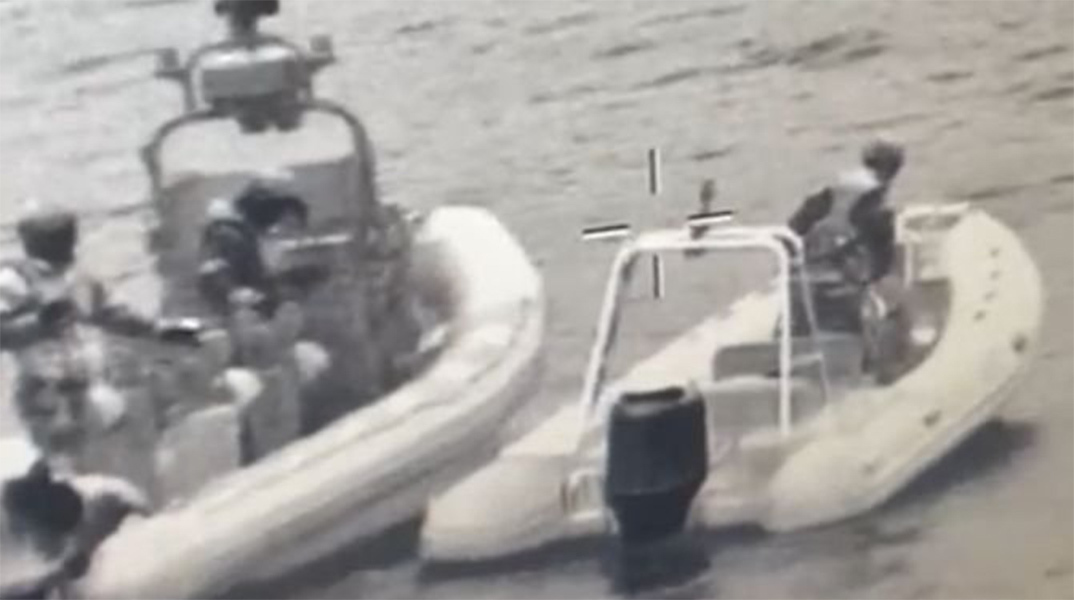 Καταδίωξη στη θάλασσα και σύλληψη διακινητών ανοιχτά της Ρόδου