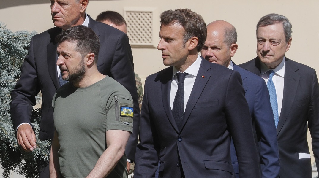 Ο Μακρόν δίνει εγγυήσεις βοήθειας στην Ουκρανία για τον χειμώνα