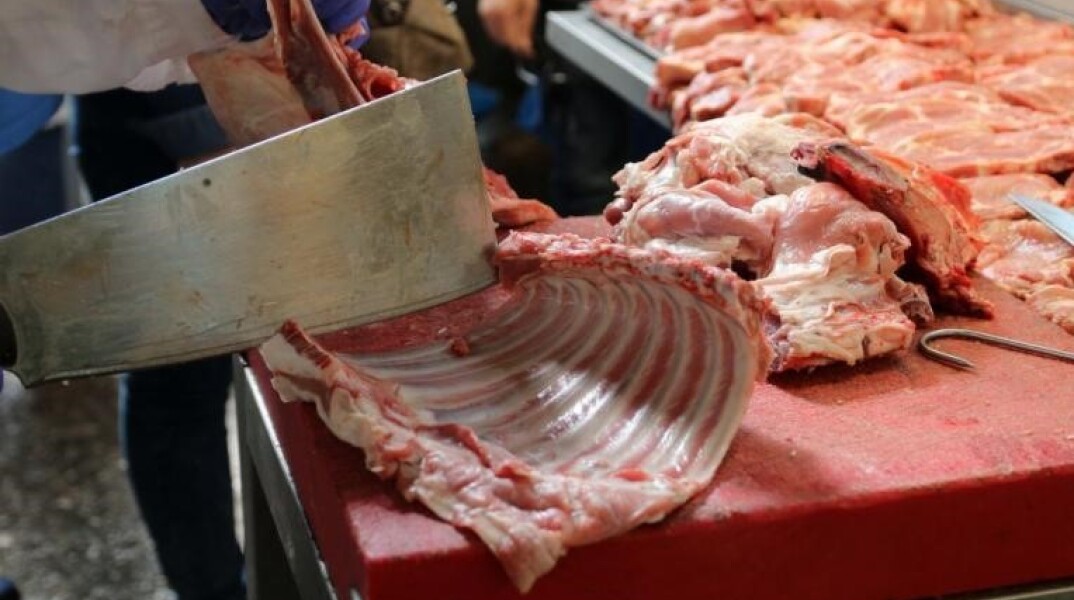 Πάτρα: Κρεοπώλης ζήτησε τα χρωστούμενα και ξυλοκοπήθηκε άγρια