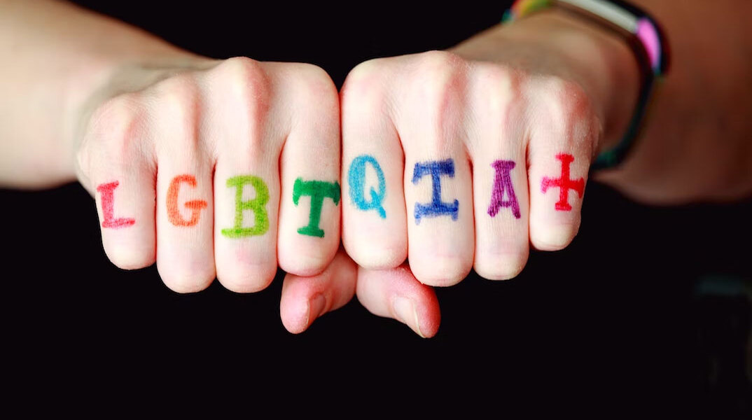 Διαφωνίες στη Βρετανία για τον τρόπο προσέγγισης παιδιών με δυσφορία φύλου