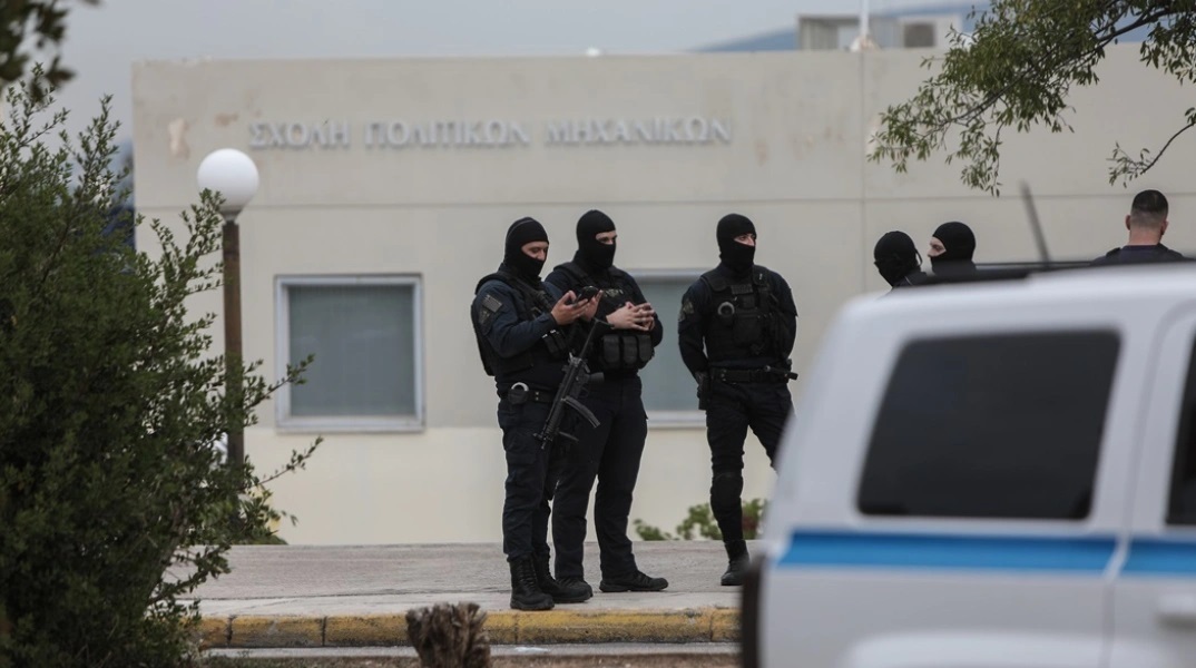 Παραδόθηκε 32χρονος, μέλος της συμμορίας της Πολυτεχνειούπολης