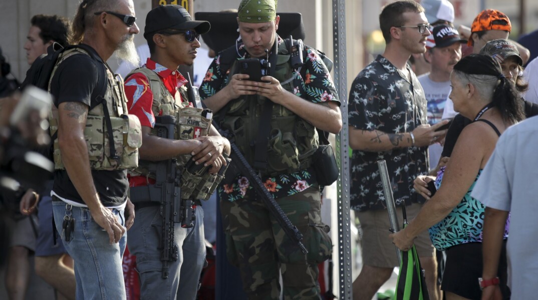 Boogaloo Bois: Οι ακροδεξιοί των ΗΠΑ με τον βαρύ οπλισμό και τα χαβανέζικα πουκάμισα