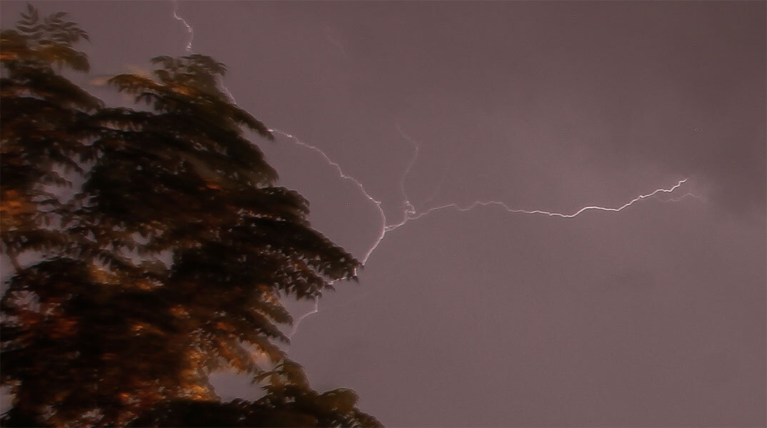 Κεραυνός - νυχτερινή καταιγίδα