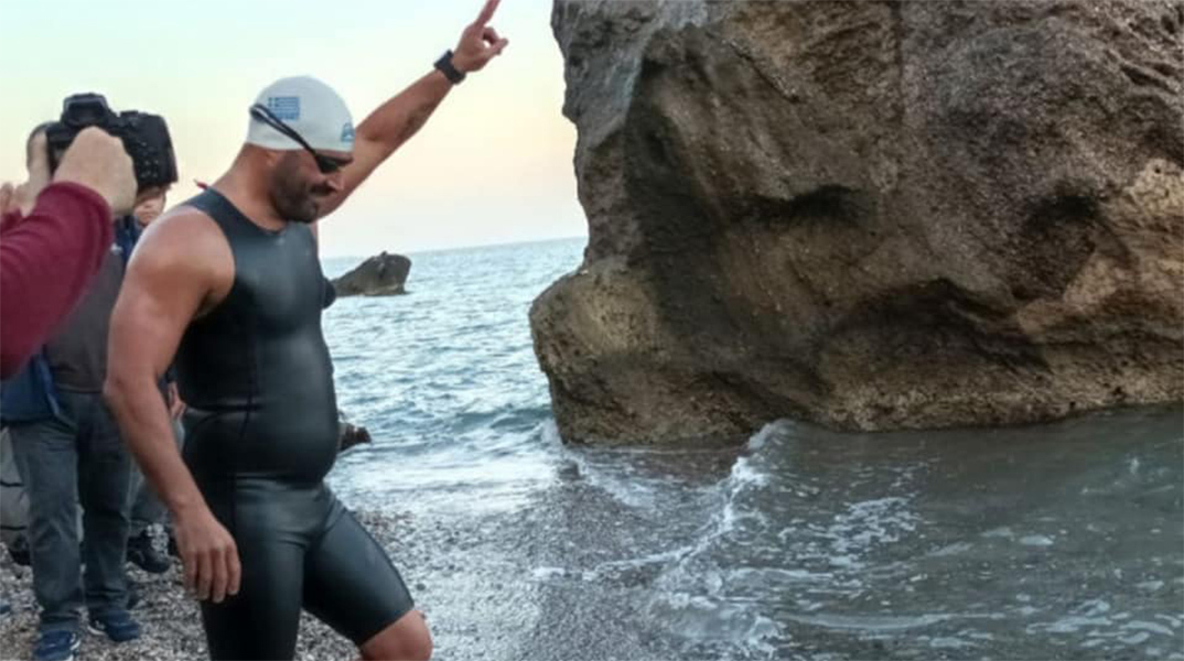 Ο Παραολυμπιονίκης Χαράλαμπος Ταϊγανίδης κολύμπησε από τη Ρόδο ως τη Σύμη