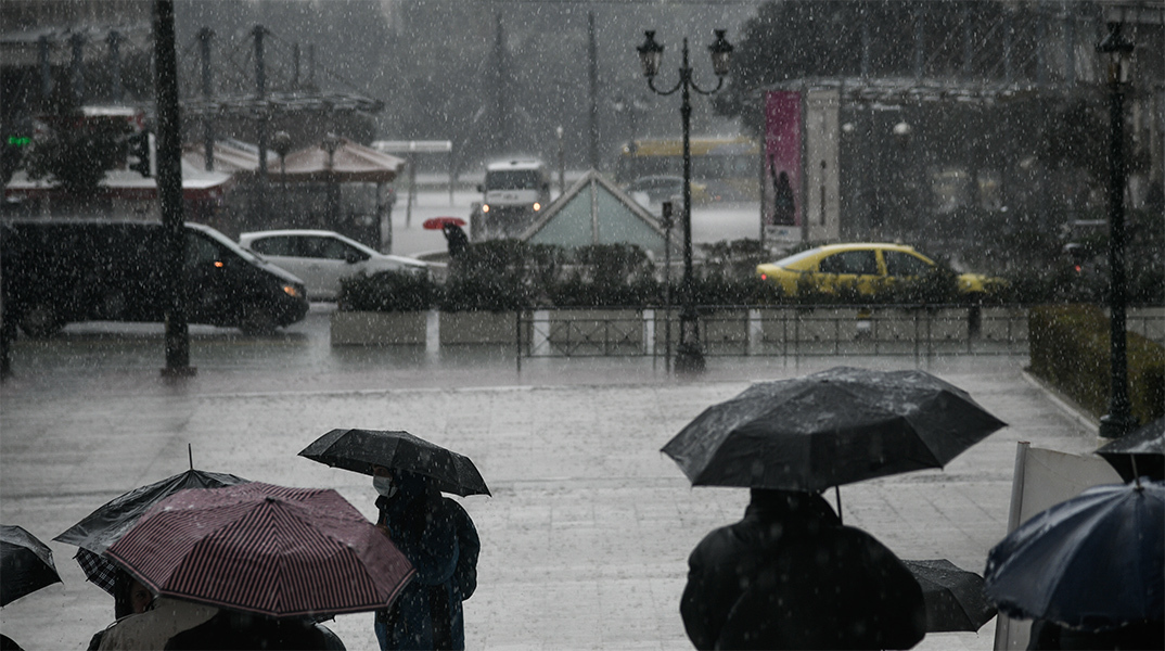 Καταιγίδα στο κέντρο της Αθήνας