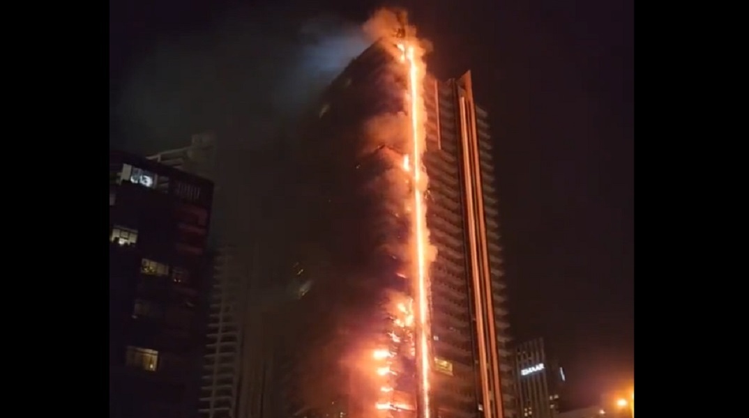 Φωτιά σε πολυώροφο κτίριο κοντά στο Μπουρτζ Χαλίφα