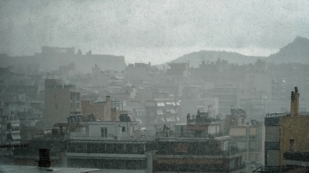 Υποχωρεί η κακοκαιρία Eva - Πού έπεσε περισσότερη βροχή