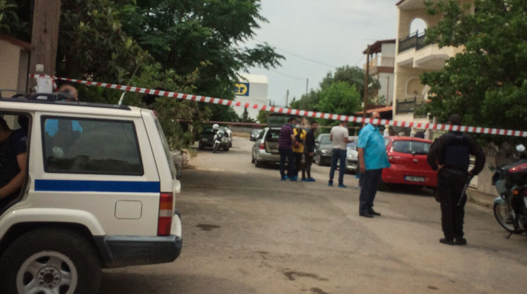 Σοκαρισμένη η τοπική κοινωνία στη Μάνδρα από το έγκλημα ανάμεσα σε δύο αδέλφια