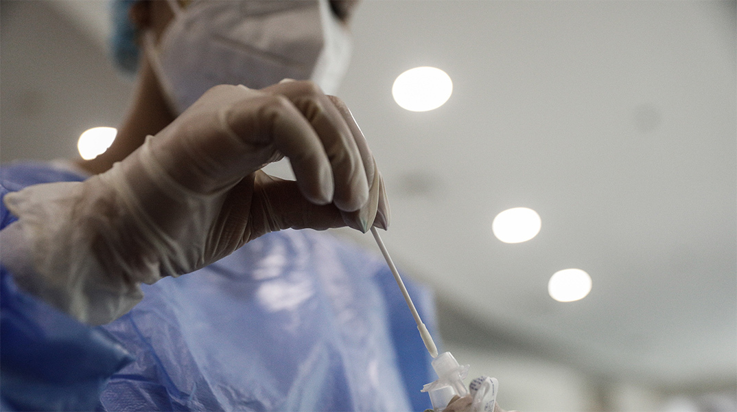 Τεστ κορωνοϊού από τον ΕΟΔΥ