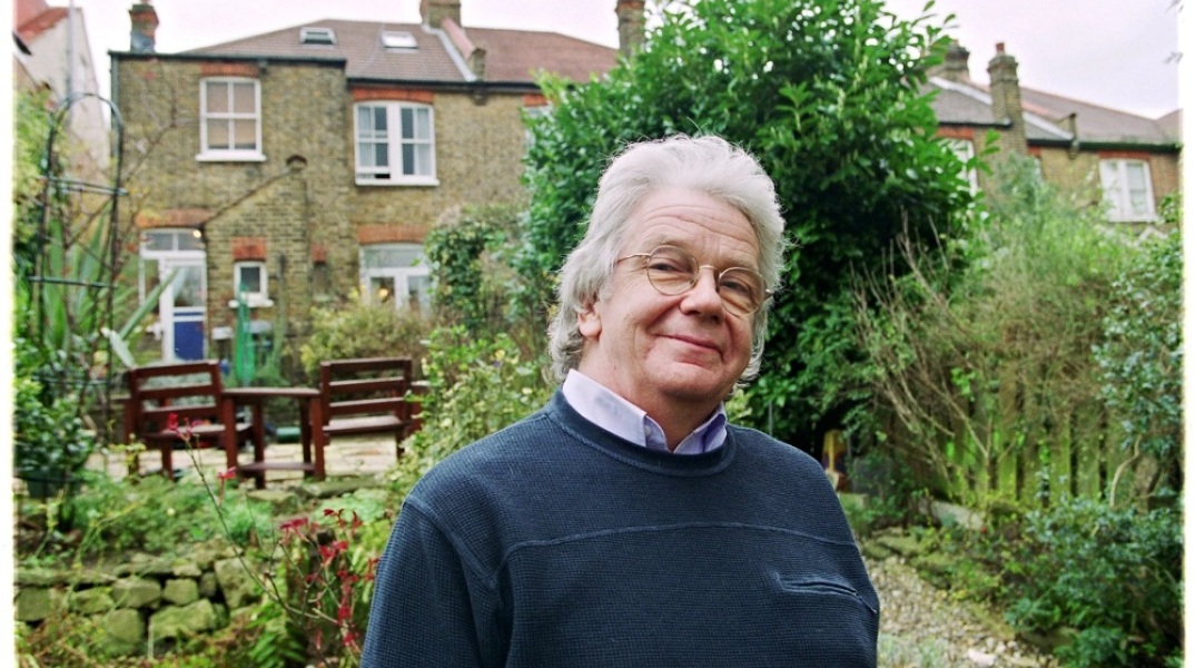 Πέθανε σε ηλικία 73 ετών ο Βρετανός ηθοποιός Τομ Όουεν