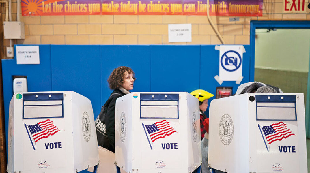 Ενδιάμεσες εκλογές ΗΠΑ: Πιο κοντά στον έλεγχο της Γερουσίας οι Δημοκρατικοί, προβάδισμα Ρεπουμπλικανών στη Βουλή