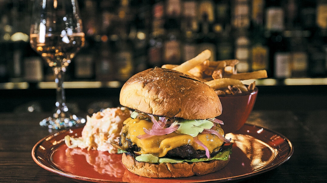 Rock’n’ Roll, το θρυλικό resto-bar έρχεται με νέο μενού και αγαπημένα πάρτι
