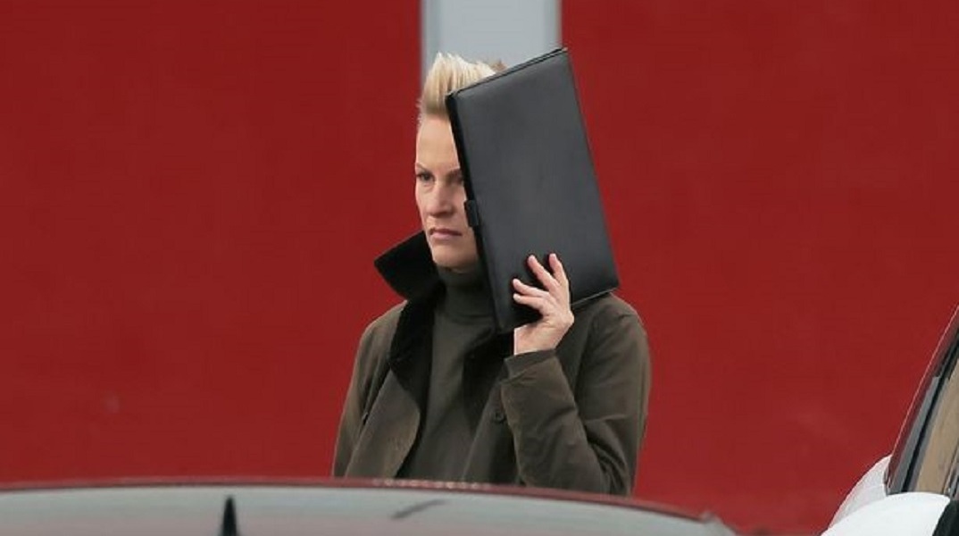 Αστυνομικός γύρισε βίντεο με προσωπικές στιγμές και έχασε για πάντα τη δουλειά της