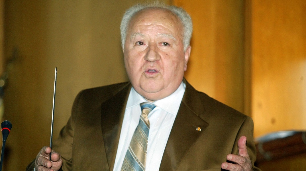 Πέθανε ο σεισμολόγος Βασίλης Παπαζάχος