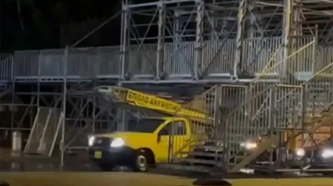 Φορτηγά σφήνωσαν στη γέφυρα που στήθηκε για τον 39ο Μαραθώνιο της Αθήνας