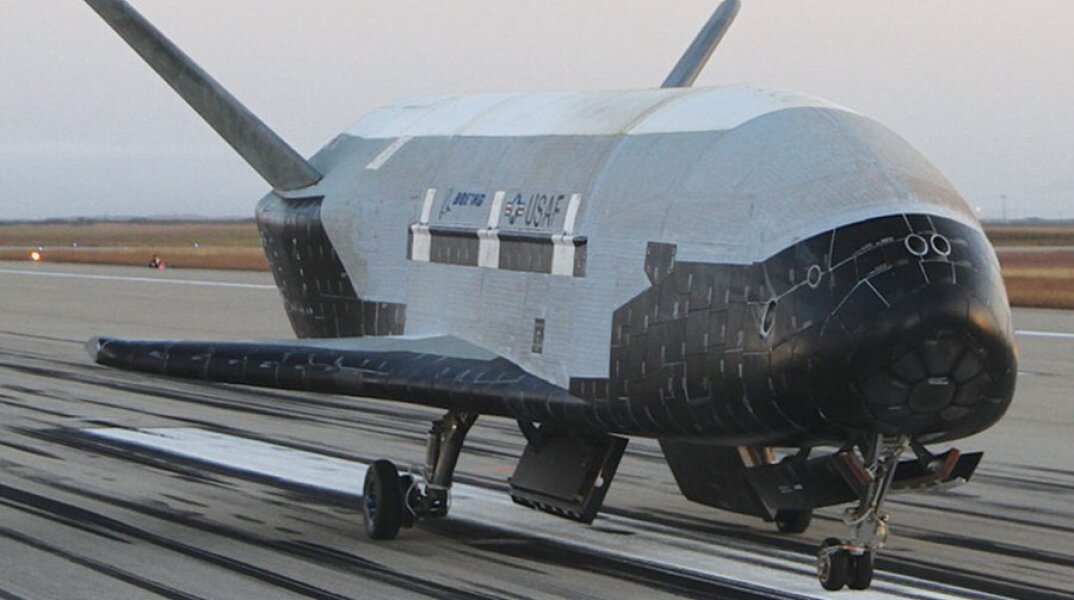Επέστρεψε στη Γη το διαστημόπλοιο X-37B ύστερα από 908 ημέρες σε τροχιά