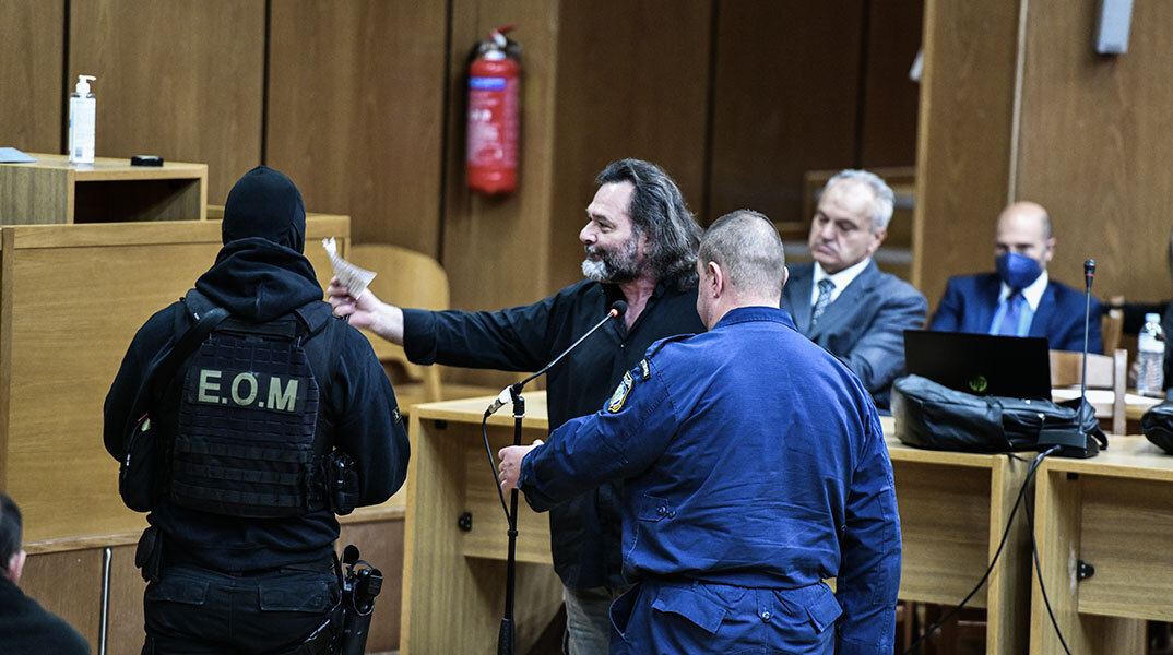 Ο Γιάννης Λαγός προκάλεσε νέα ένταση στη δίκη της Χρυσής Αυγής