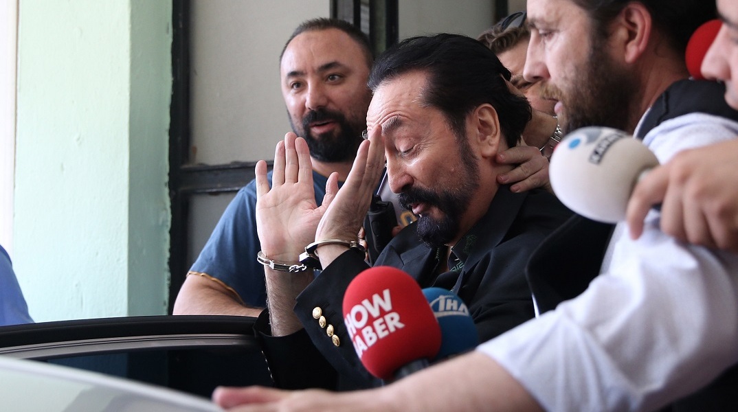 Κάθειρξη  8.600 ετών στον τηλε-ιεροκήρυκα «γκουρού» Αντνάν Οκτάρ