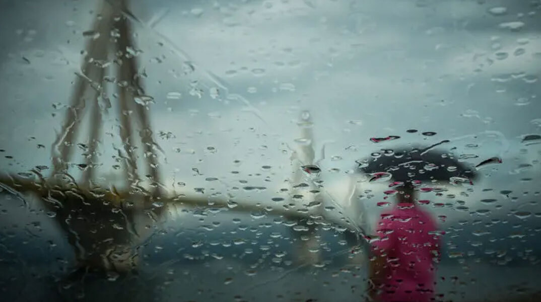 Βροχερός ο καιρός στη γέφυρα Ρίου - Αντιρρίου