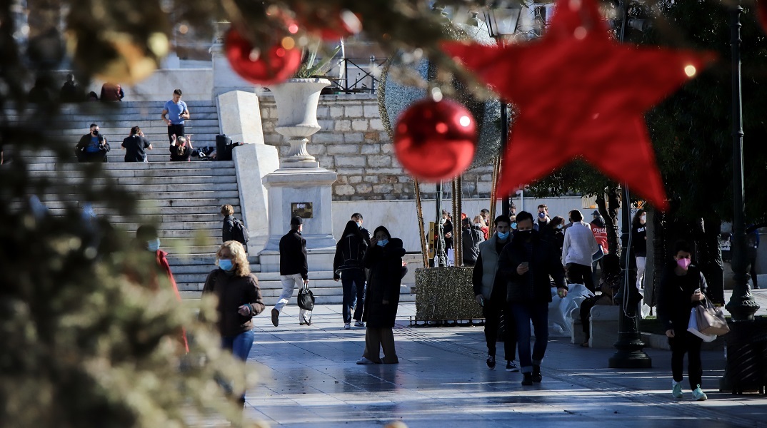 Έξι στους δέκα καταναλωτές θα ξοδέψουν τα ίδια ή περισσότερα χρήματα τα Χριστούγεννα