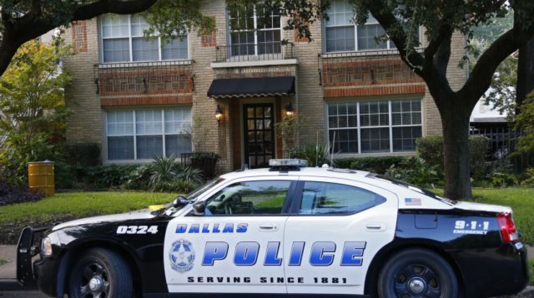 Η στιγμή που γυναίκα πυροβολεί σε αεροδρόμιο του Τέξας και σπέρνει τον πανικό