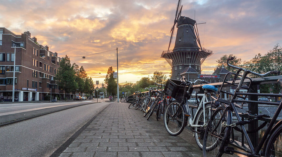 Παρκαρισμένα ποδήλατα στην Ολλανδία