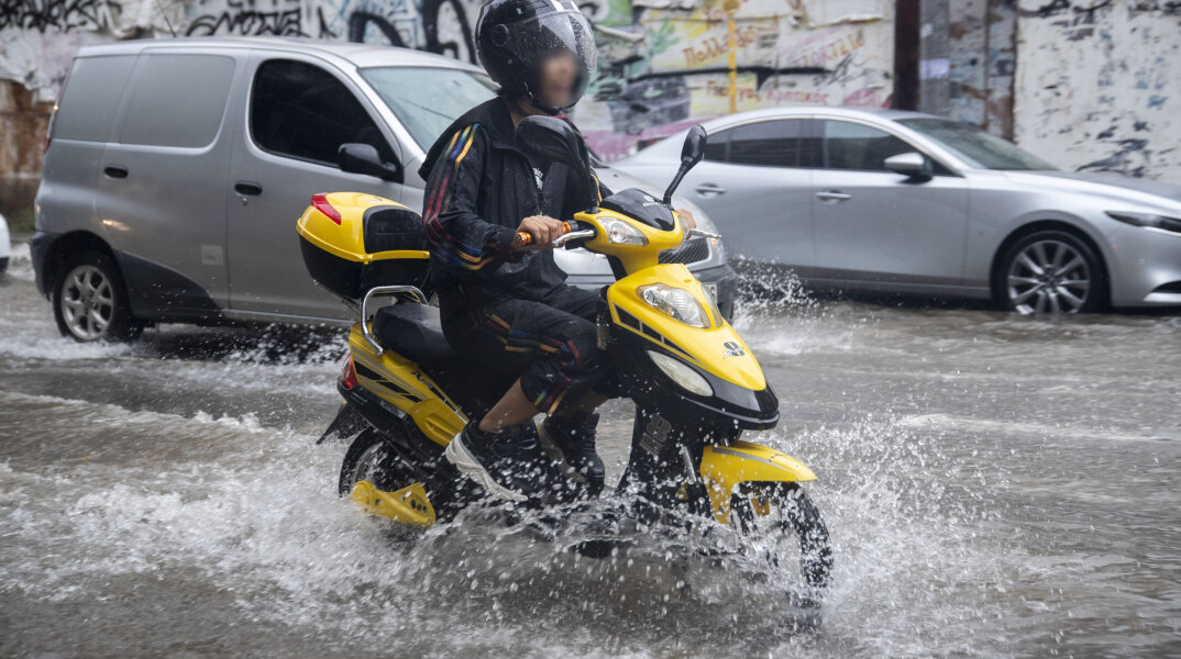 Ο καιρός με τον Σάκη Αρναούτογλου: Βελτίωση την Πέμπτη – Τοπικές βροχές στα ανατολικά 