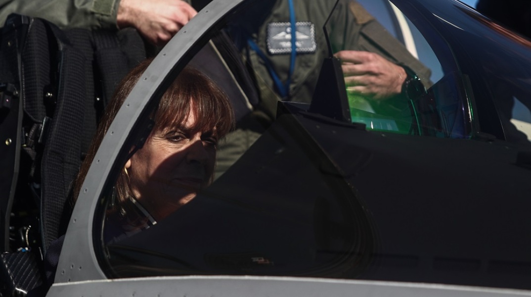 ΕΠΙΣΚΕΨΗ ΤΗΣ ΠτΔ ΚΑΤ. ΣΑΚΕΛΛΑΡΟΠΟΥΛΟΥ ΣΤΗΝ 332 ΜΟΙΡΑ ΤΗΣ ΠΟΛΕΜΙΚΗΣ ΑΕΡΟΠΟΡΙΑΣ ΣΤΗΝ ΤΑΝΑΓΡΑ 