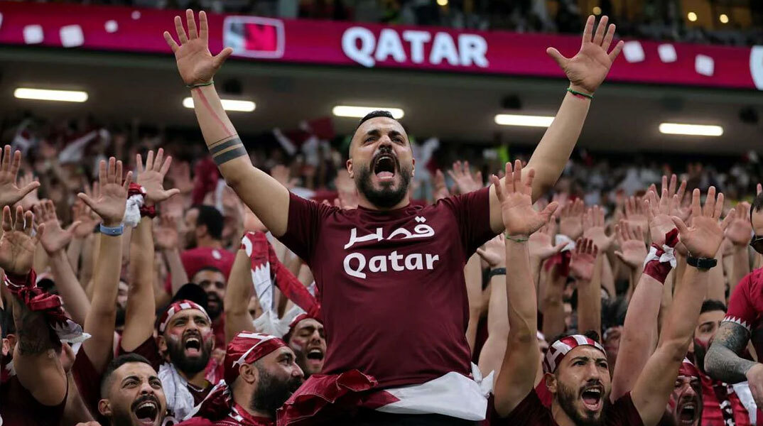 Φίλαθλοι του Κατάρ έχουν γεμίσει ασφυκτικά το γήπεδο στην πρεμιέρα του Μουντιάλ 2022
