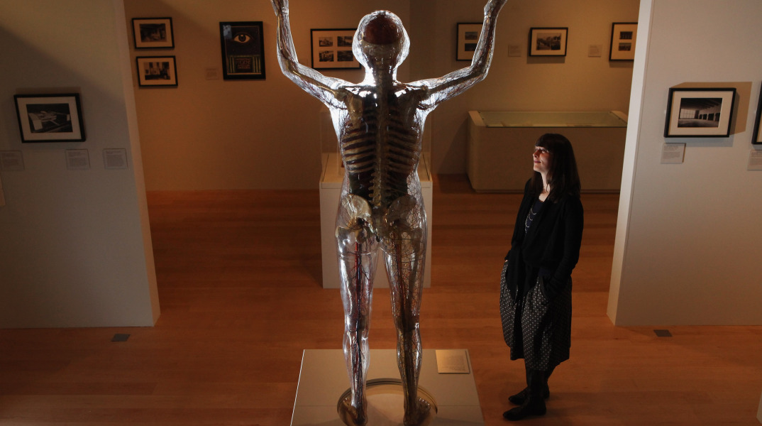 Μουσείο αποσύρει «ρατσιστική, σεξιστική και ακατάλληλη» συλλογή μετά από 15 χρόνια