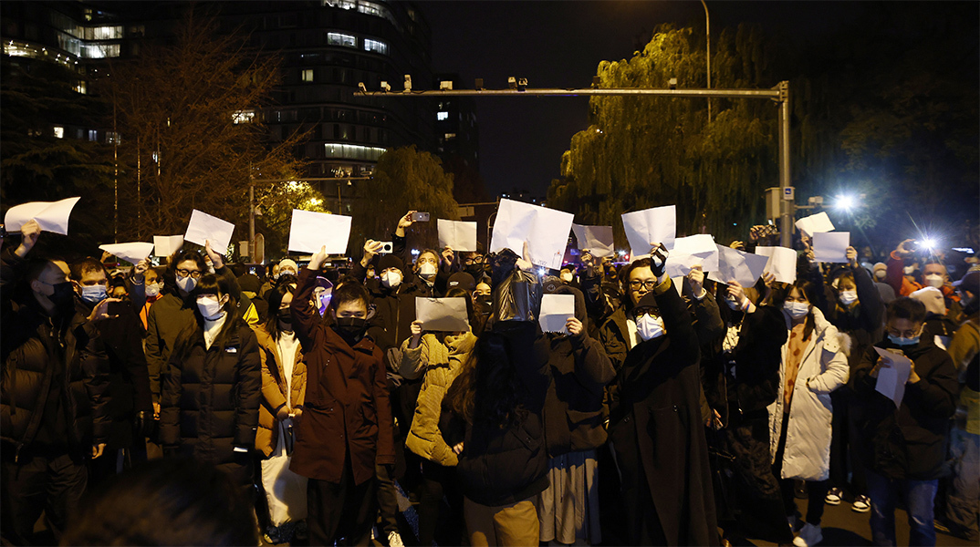 Το λευκό χαρτί έγινε το σύμβολο διαμαρτυρίας των Κινέζων