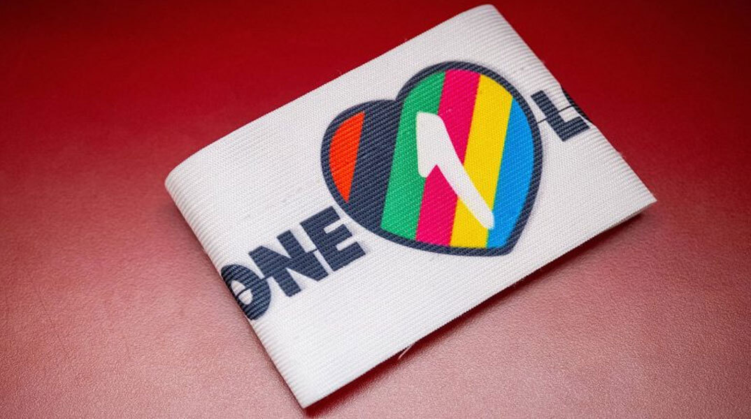 Το περιβραχιόνιο «One Love» για τη ΛΟΑΤΚΙ κοινότητα που απαγορεύτηκε στο Μουντιάλ 2022 του Κατάρ