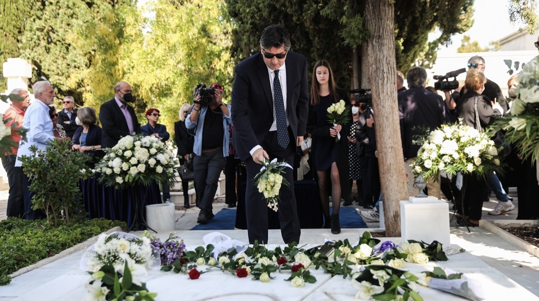 Σύζυγος Γεννηματά: Στην κηδεία της Φώφης η «Κιβωτός του Κόσμου» μάζεψε 31.000 ευρώ
