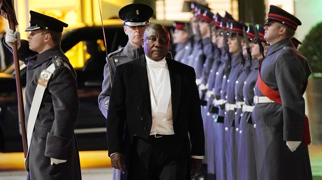 Νότια Αφρική - Μυστηριώδης κλοπή εκατομμυρίων που έκρυβε ο πρόεδρος στον καναπέ του