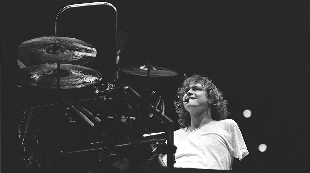 Ο Ρικ Άλεν σε συναυλία των Def Leppard το 1987