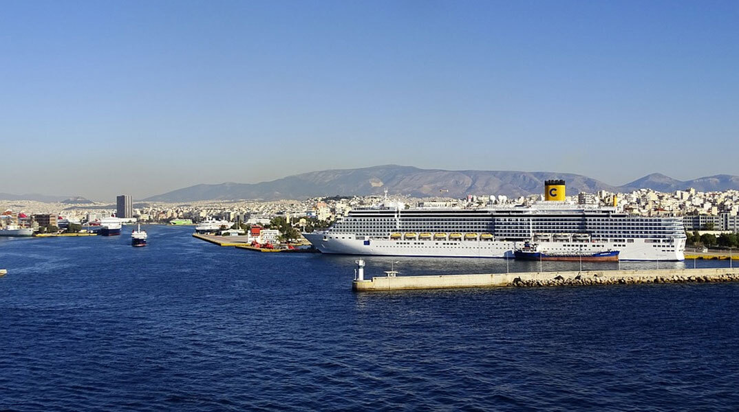 Πανοραμική εικόνα από το λιμάνι του Πειραιά