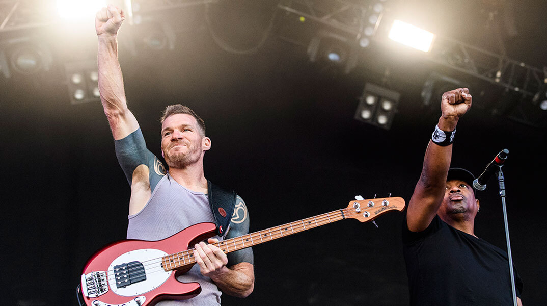 Ο μπασίστας των Rage Against the Machine Τιμ Κόμερφορντ έχει καρκίνο στον προστάτη