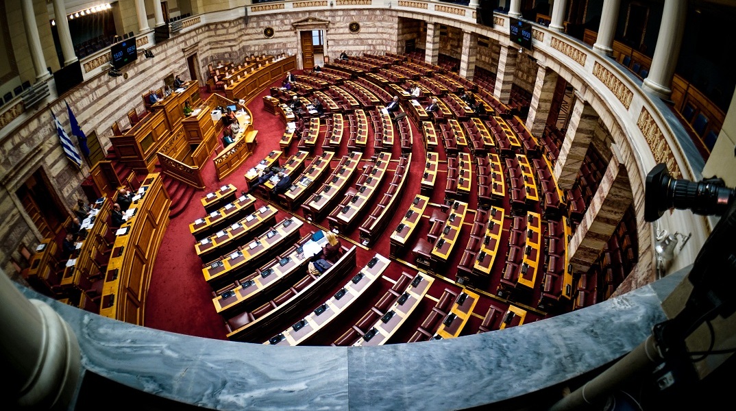 Ξεκινά η «μάχη» του προϋπολογισμού 2023 στη Βουλή - Δείτε live