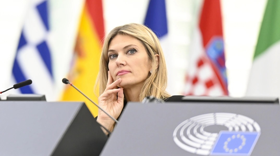 Πληροφορίες ότι η Εύα Καϊλή δεν παρέστη στο δικαστήριο και πήρε αναβολή