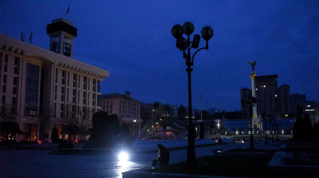 Χωρίς ρεύμα το Κίεβο, καθώς συνεχίζονται οι βομβαρδισμοί από τη Ρωσία σε υποδομές ενέργειας