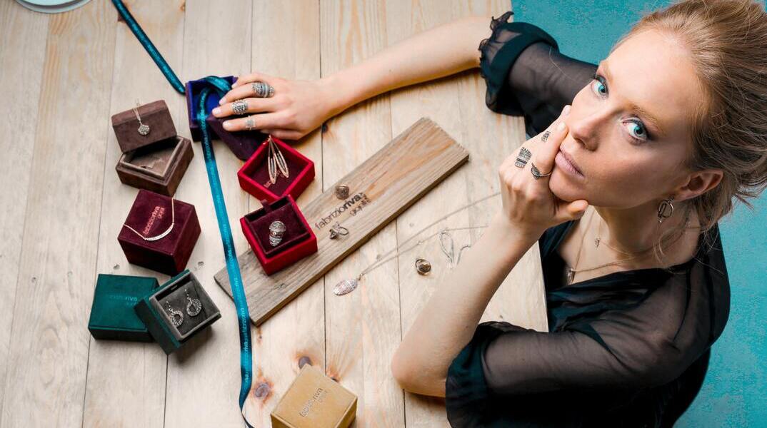 Το “Luxury Exchange” είναι ανταλλακτήριο που άνοιξε το Ebay στη Νέα Υόρκη όπου οι αγοραστές μπορούν να ανταλλάσσουν κοσμήματα, τσάντες και ρολόγια από διάφορες μάρκες πολυτελείας.