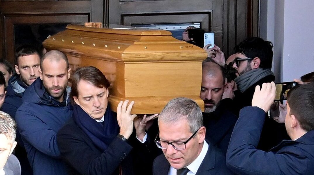 Θρήνος και συγκίνηση στη κηδεία του Σίνισα Μιχαΐλοβιτς (videos+photos)