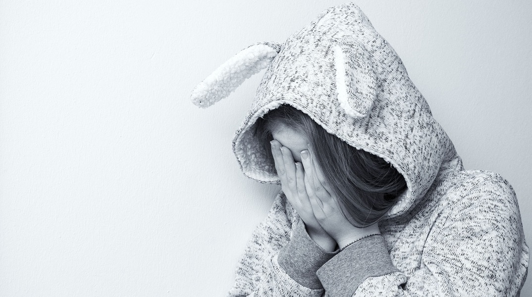 Θύμα βίας από συμμαθητές της 15χρονη στην Αργαλαστή - Της έσπασαν το δάκτυλο