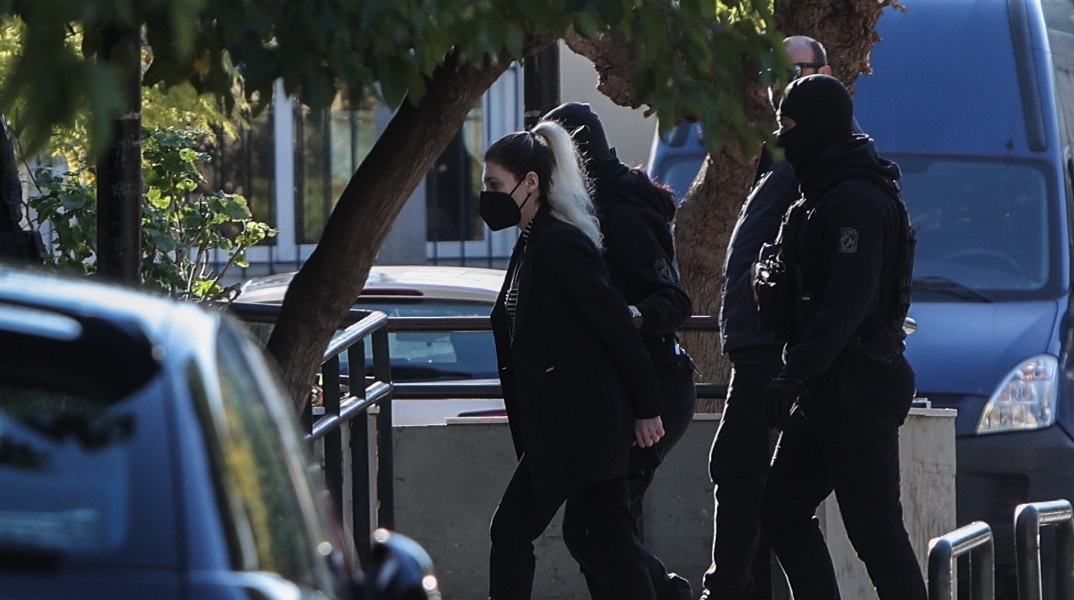 Η Ρούλα Πισπιρίγκου στέλνει εξώδικα σε πέντε ιατροδικαστές 