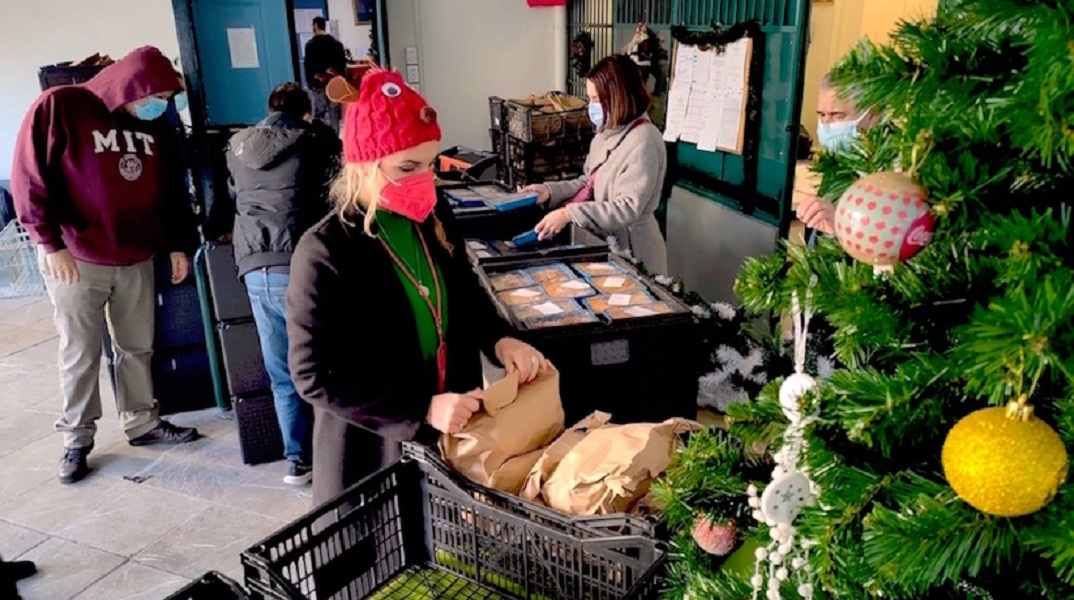  Χριστούγεννα: 2.400 «γεύματα αγάπης» για άστεγους και φιλοξενούμενους σε δομές 