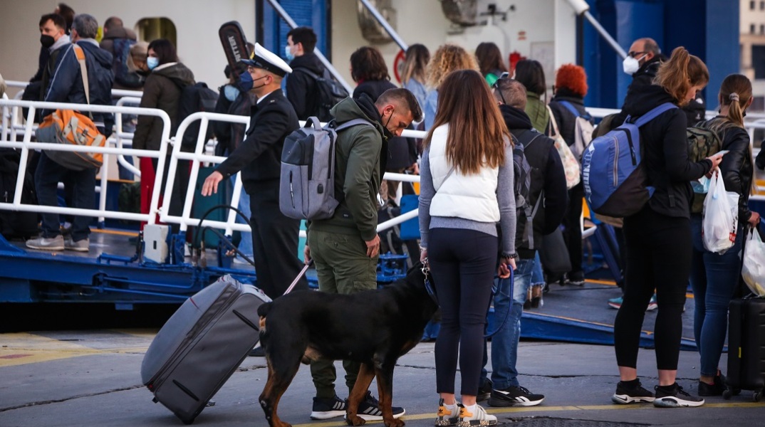 Χριστούγεννα: Χωρίς προβλήματα η κίνηση στα λιμάνια
