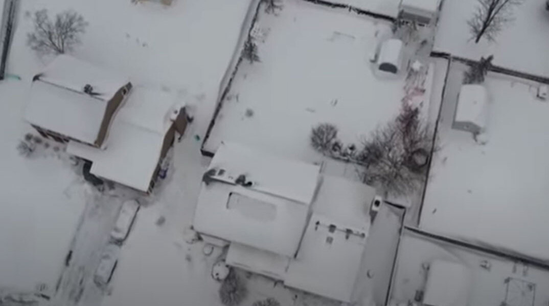 H «χιονοθύελλα του αιώνα» στις ΗΠΑ έθαψε στο χιόνι το Μπάφαλο στη Νέα Υόρκη