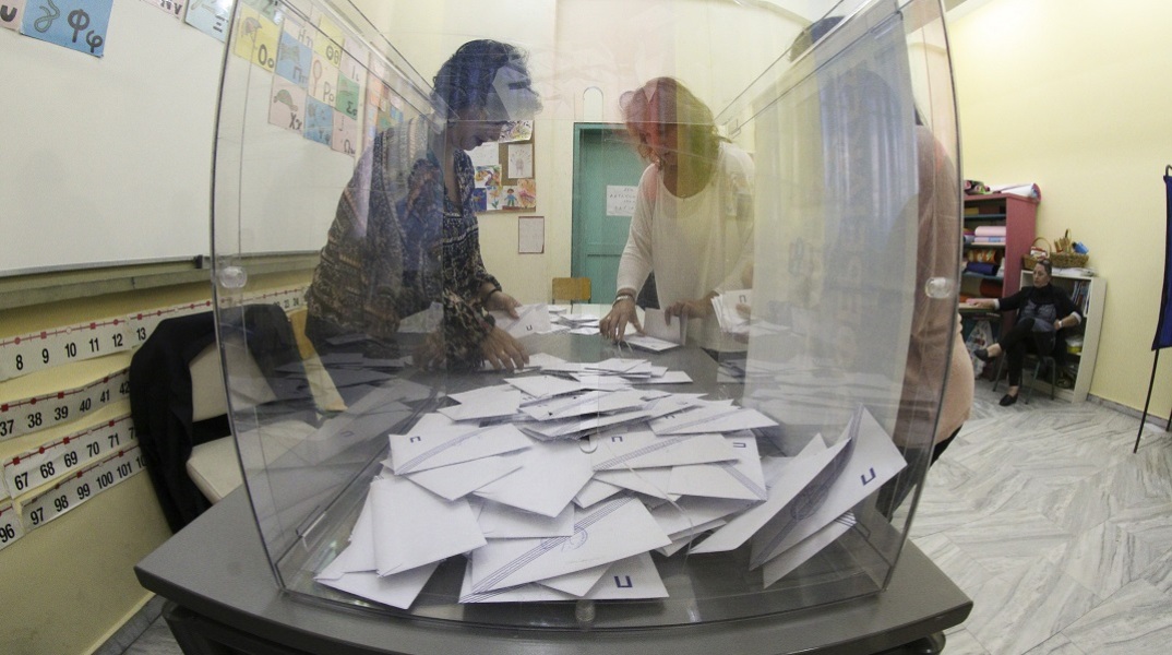 Εκλογές: Κάλπες με τους καταλόγους της απογραφής - Η επικρατέστερη ημερομηνία